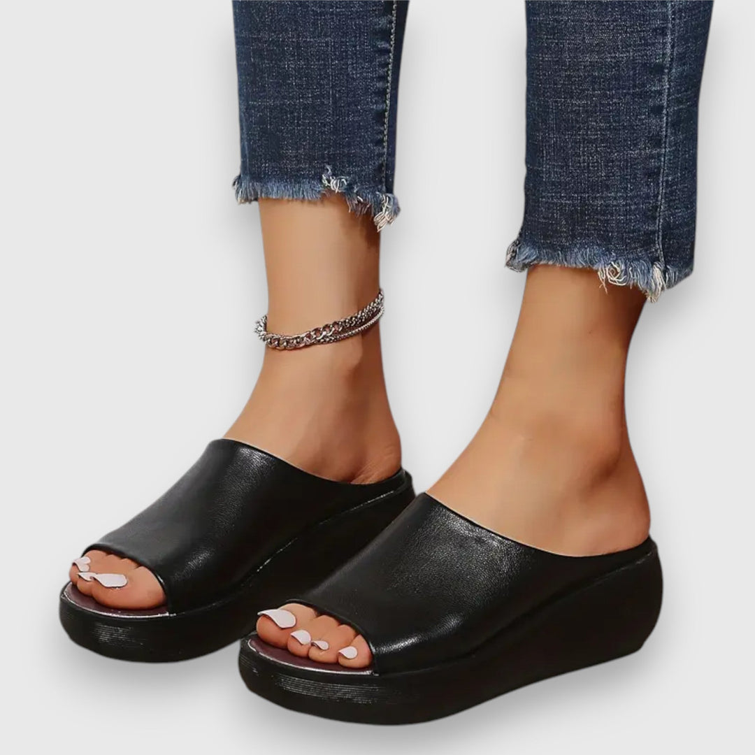 Amelie - Weiche Faux-Leder Sandale