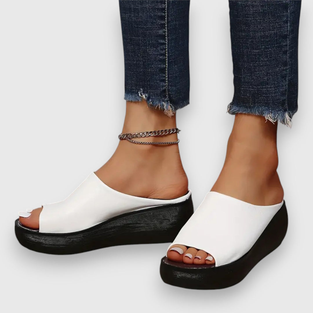 Amelie - Weiche Faux-Leder Sandale