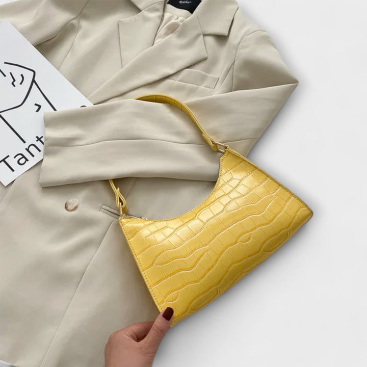 Léora. Shiny Leather Bag