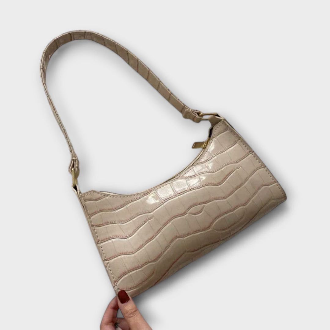 Léora. Shiny Leather Bag