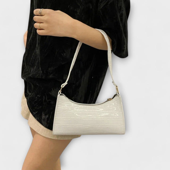 Léora. Shiny Leather Bag