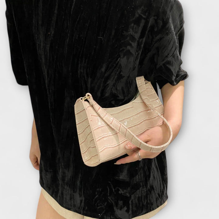 Léora. Shiny Leather Bag