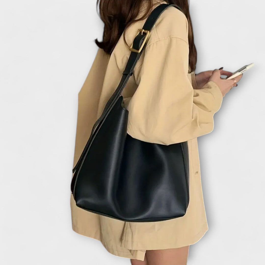 Léora. – Elegant Leather Shoulder Bag